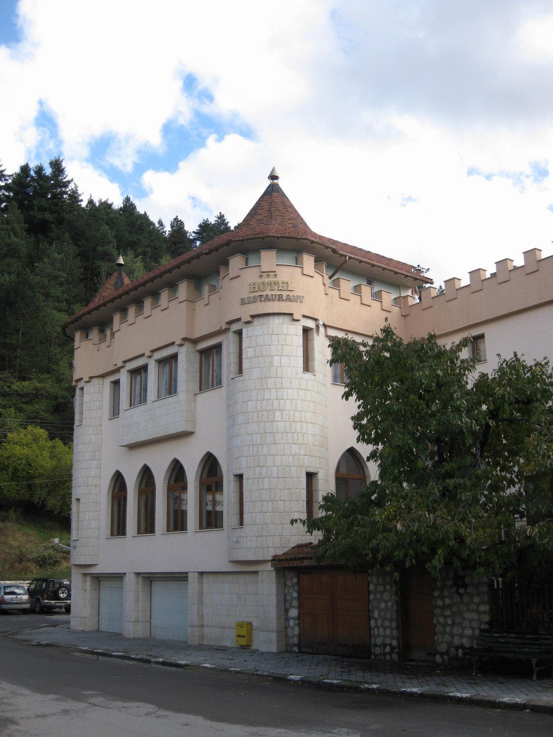 The Castle Hotel Samokov Exterior photo