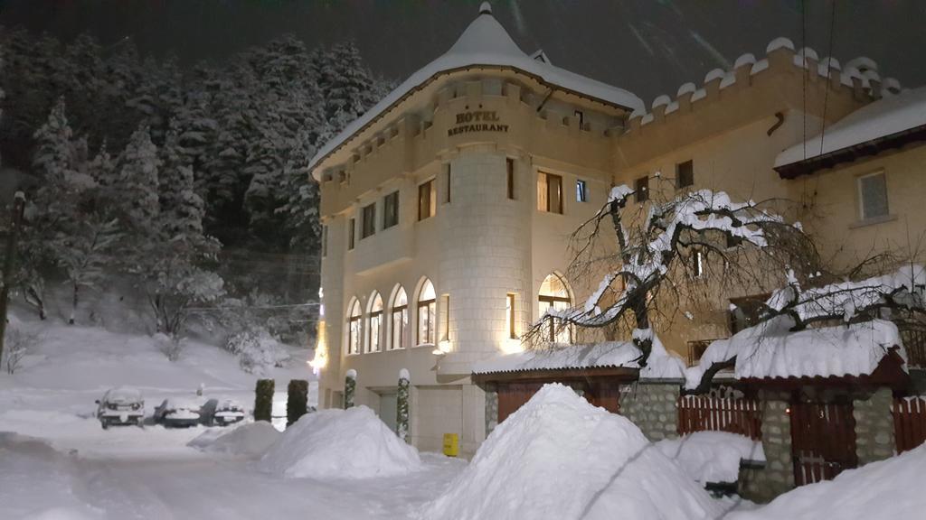 The Castle Hotel Samokov Exterior photo