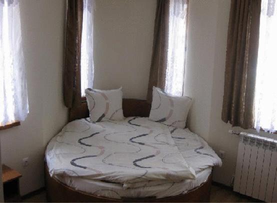 The Castle Hotel Samokov Room photo
